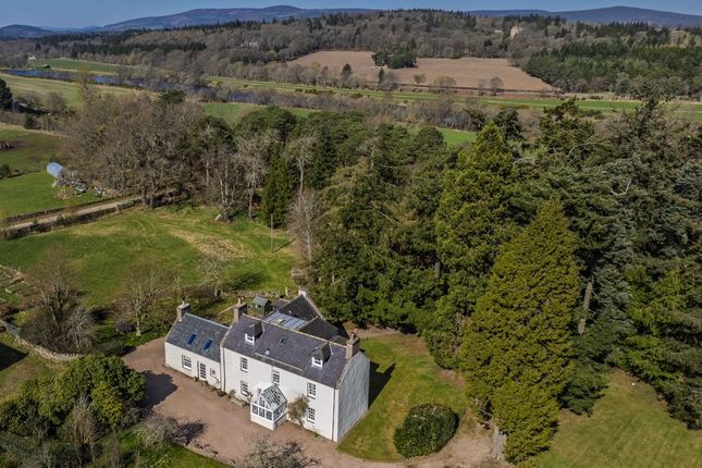 6 bed detached house