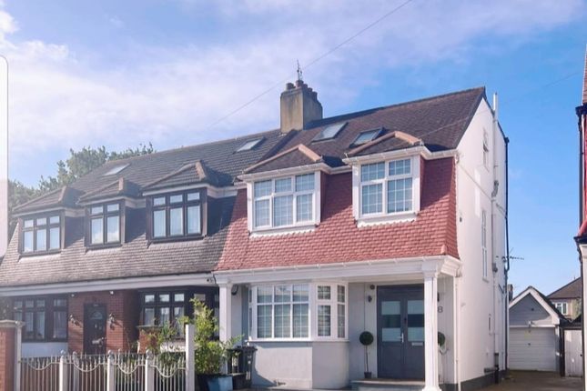 St. Clair Close, Ilford, IG5 5 bed semi