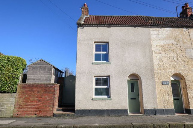 London Road, Calne SN11 3 bed end of terrace house for sale