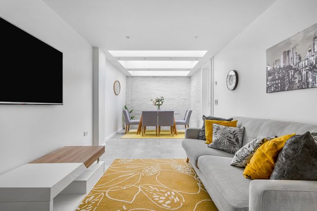 Danbury Street, Angel, Islington, London 2 bed terraced house for sale
