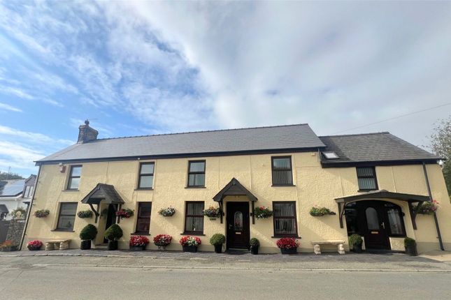 5 bed detached house