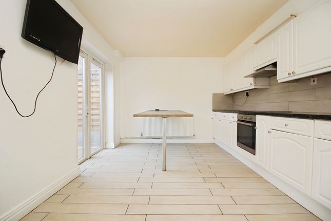 Woodland Drive, Leicester, LE3 3 bed semi