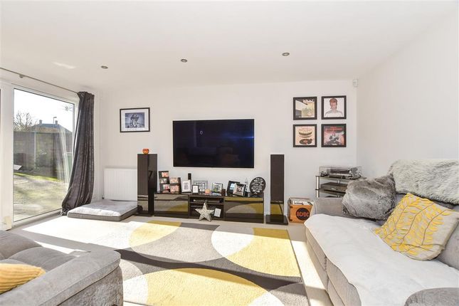 4 bed link detached house