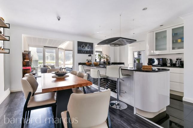 5 bedroom semi-detached house for sale