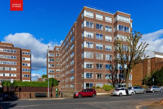 3 bedroom flat for sale