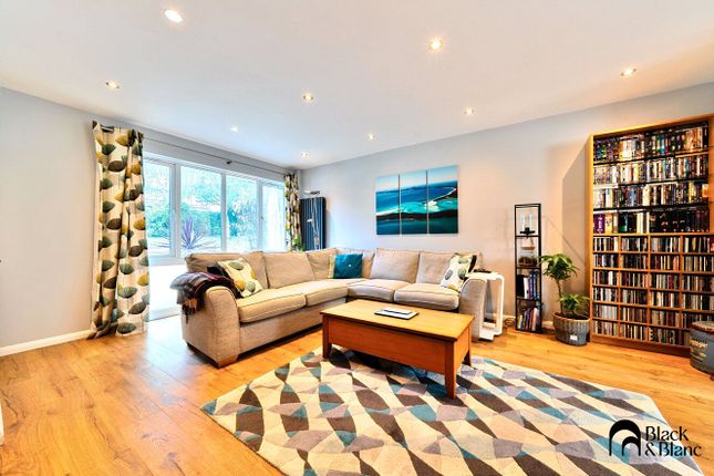 Turnpike Link, Croydon, CR0 3 bed terraced house for sale