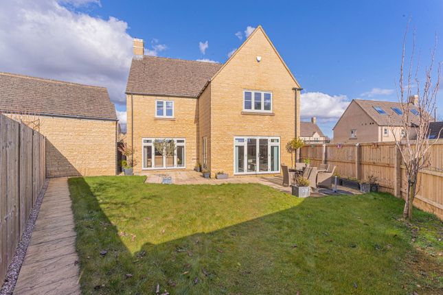 5 bed detached house