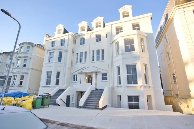 Trinity Gardens, Folkestone, Kent, CT20 3 bed flat for sale