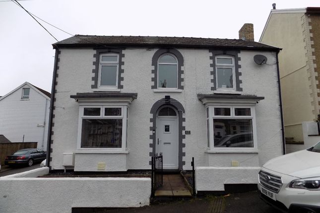 Cwm Cottage Road, Abertillery. NP131AT. 3 bed semi