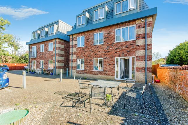 2 bedroom ground floor flat for sale