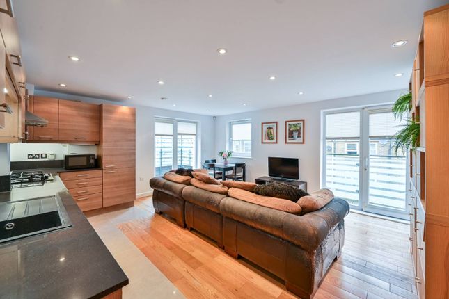 Lytham Street, Bermondsey, London, SE17 2 bed flat for sale