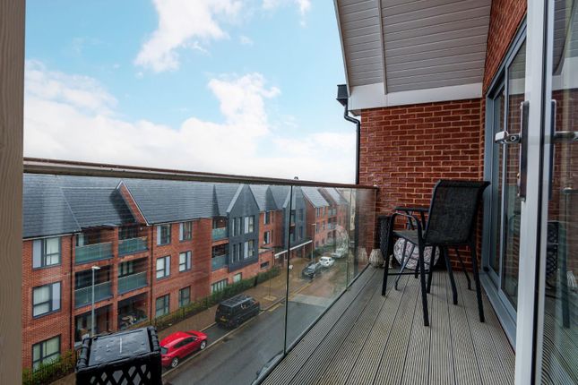 Sir John Fogge Avenue, Ashford TN23 2 bed apartment for sale