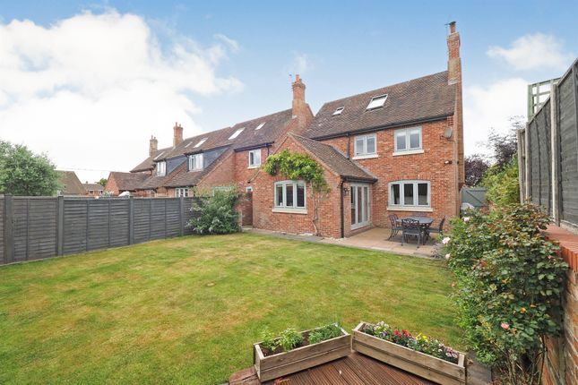 4 bed detached house