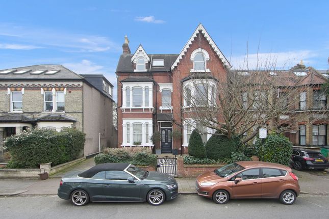 Longley Road, Tooting, SW17 2 bed flat for sale