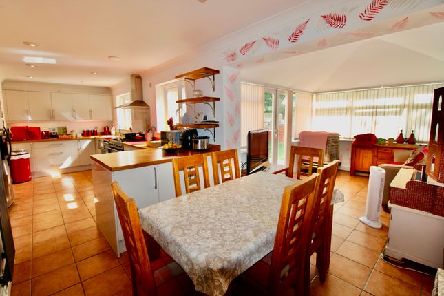 6 bedroom detached house for sale