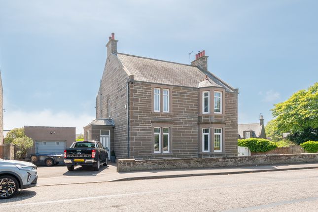 5 bed detached house