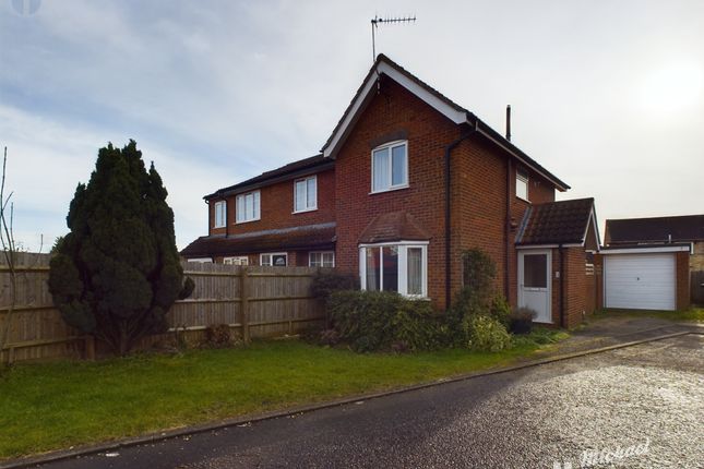 Alderson Close, Aylesbury... 2 bed semi