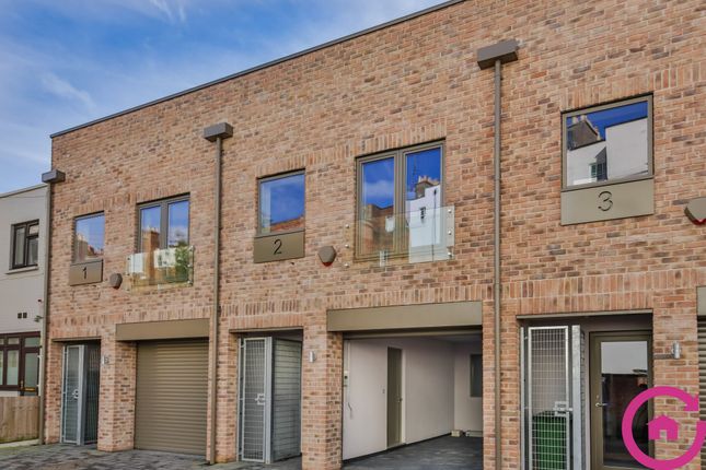 Lansdown Crescent Lane, Cheltenham GL50 2 bed terraced house for sale
