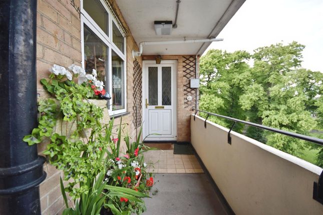 Albany Road, Brentford 3 bed flat for sale