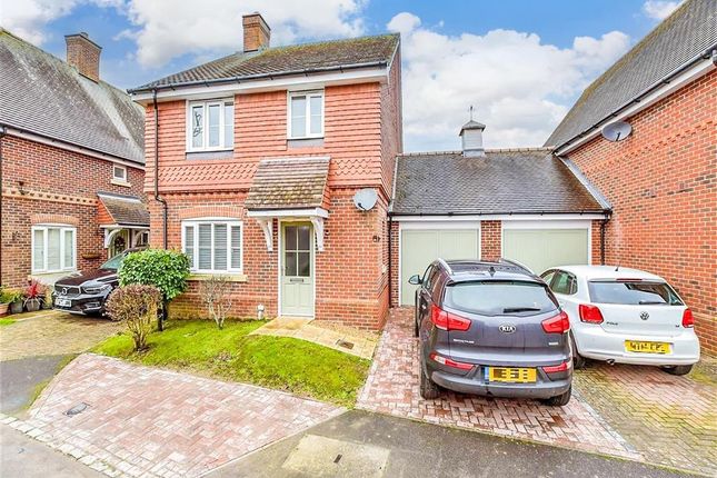 Hall Hurst Close, Loxwood, West Sussex 3 bed link detached house for sale