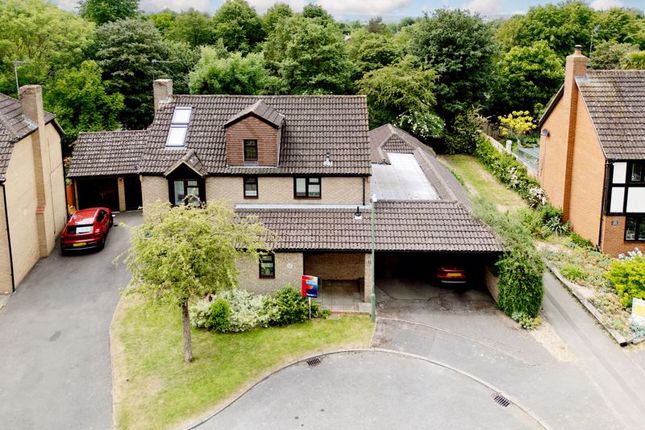 5 bed detached house