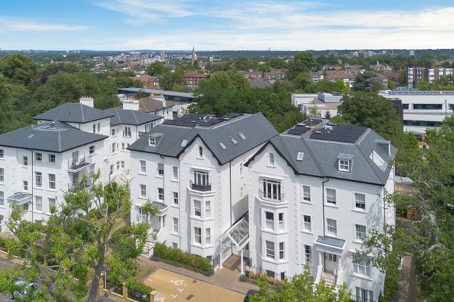 Lockwood House, Oak Hill Road KT6 1 bed apartment for sale