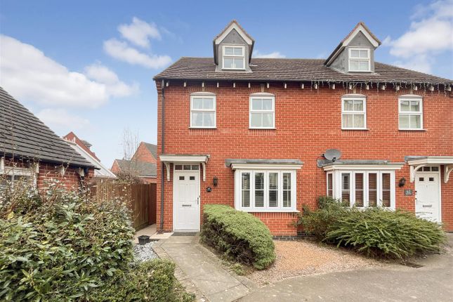 Castle Road, Castle Gresley DE11 3 bed semi