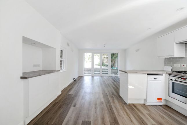 Fairmile Avenue, Streatham, London, SW16 2 bed flat for sale