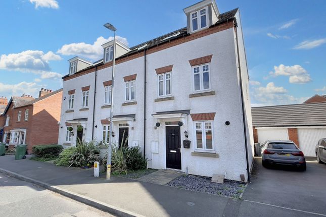3 bedroom town house for sale