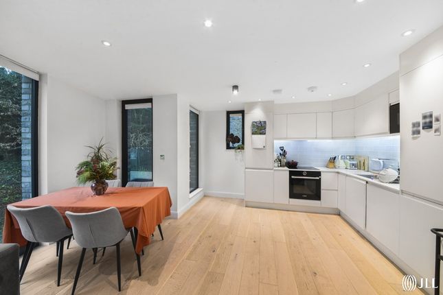 3 bedroom flat for sale
