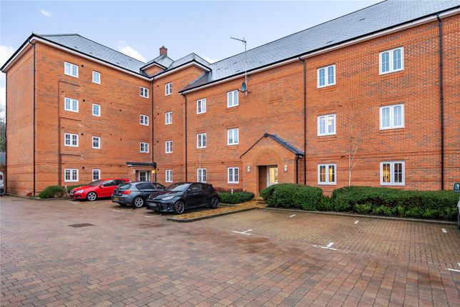 Charteris Close, Aldershot GU11 2 bed apartment for sale