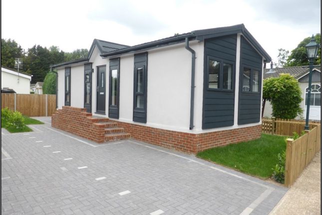 Sunbury On Thames 2 bed park home for sale