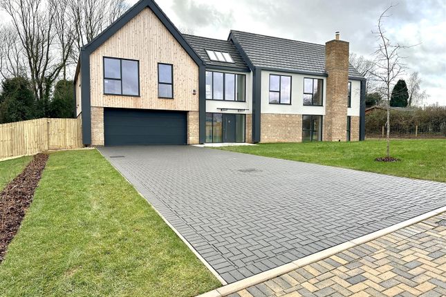 5 bed detached house