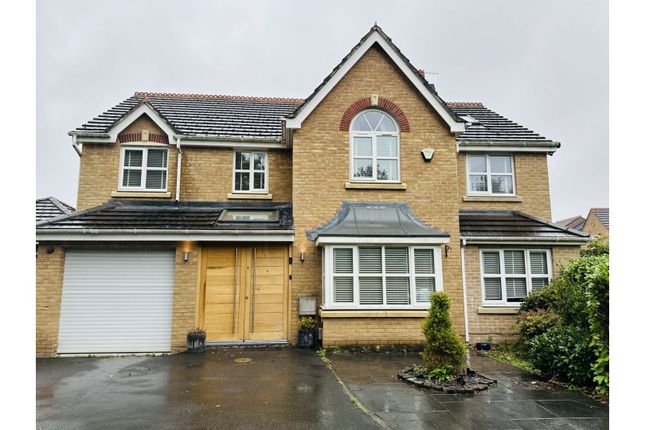 4 bed detached house