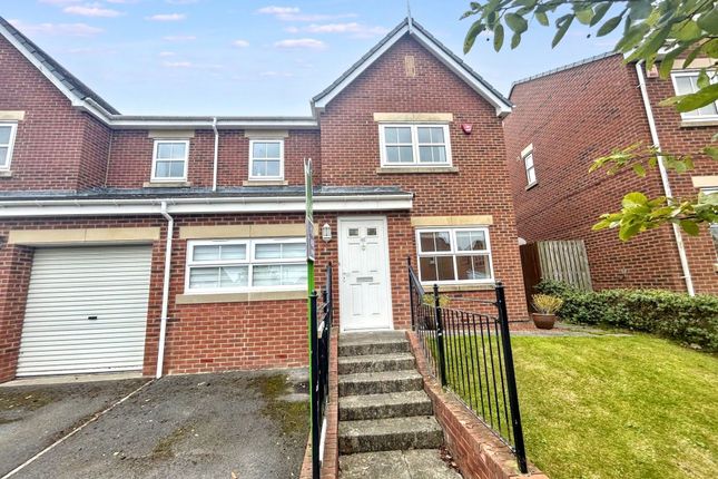 Dobson Close, High Spen, Rowlands... 3 bed semi