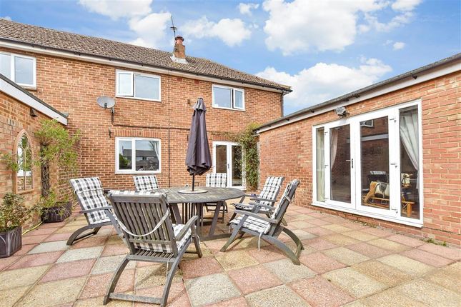 6 bed semi-detached house