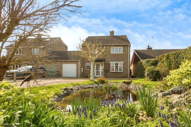 3 bedroom link detached house for sale
