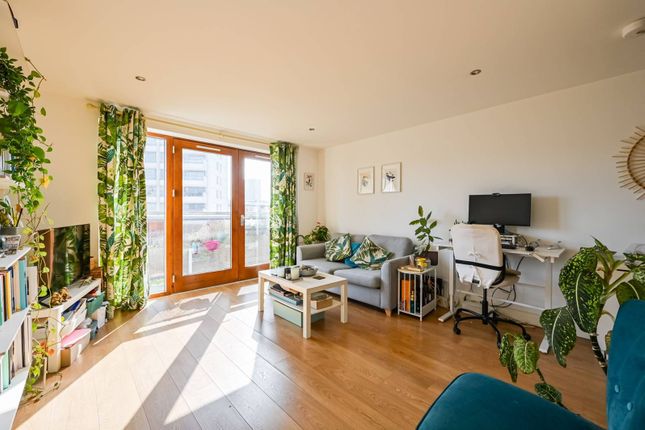 51 Campbell Road, London E3 1 bed flat for sale