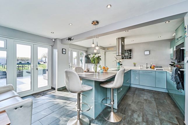 3 bedroom link detached house for sale