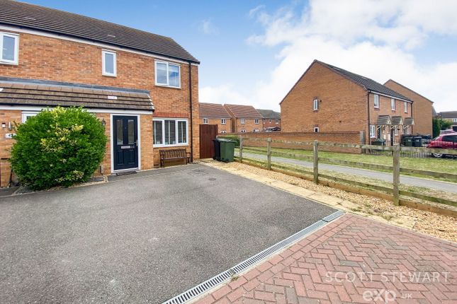 Daphne Grove, Peterborough PE2 3 bed end of terrace house for sale