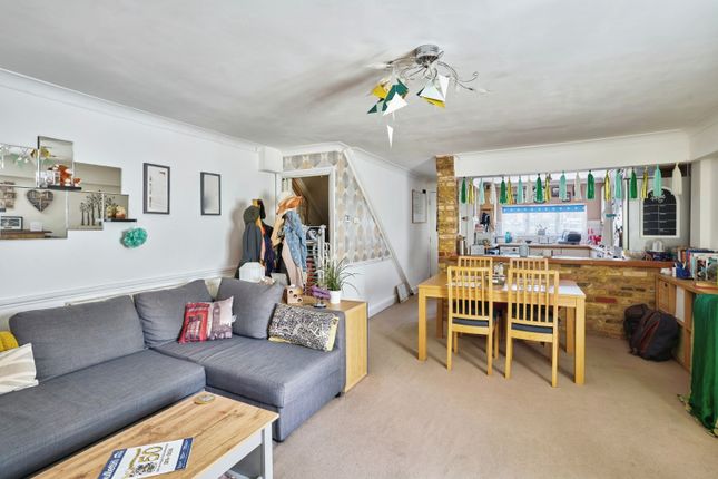 2 bed maisonette
