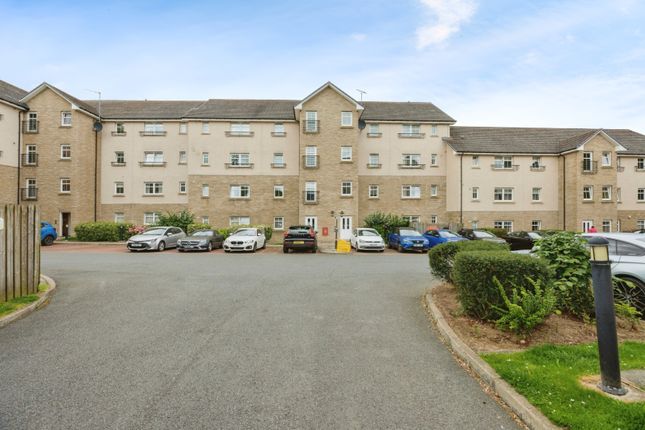 2 bedroom ground floor flat for sale