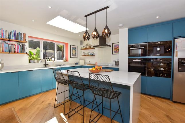 Forge Meadows, Headcorn, Kent 4 bed end of terrace house for sale