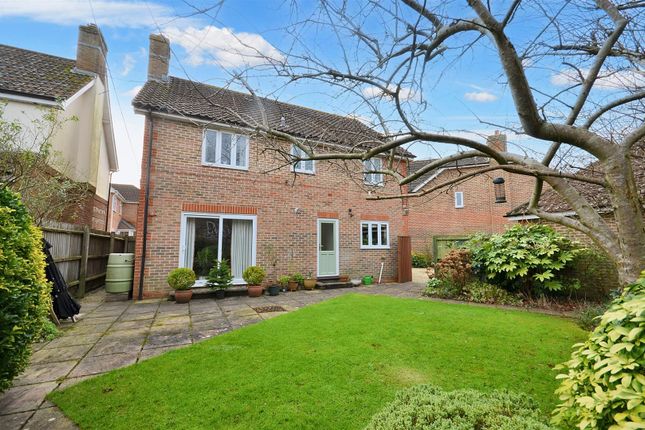 Peacemarsh Farm Close, Gillingham 4 bed detached house for sale
