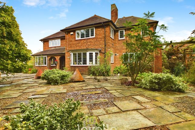 4 bed detached house