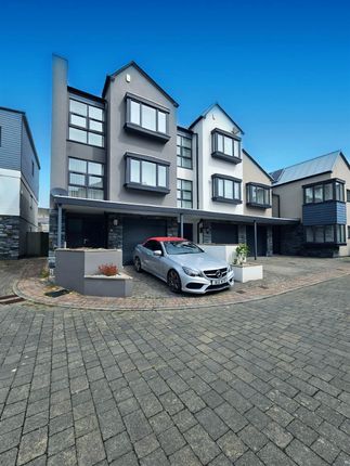 3 bed end terrace house
