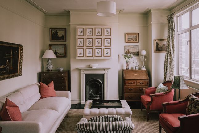 London W12 2 bed flat for sale