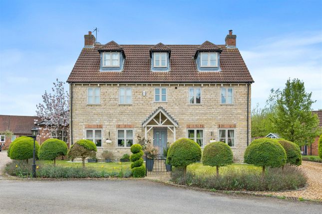 5 bed detached house