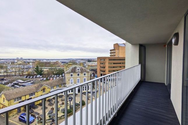 24 Junction Court, Watford 3 bed apartment for sale