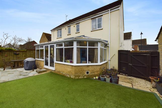 Honeysuckle Close, Calne SN11 4 bed detached house for sale